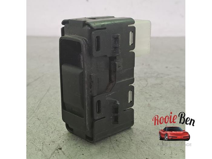 Usados Interruptor de ventanilla eléctrica Jeep Compass I (MK49) 2.4 16V 4x4 Precio € 10,00 Norma de margen ofrecido por Rooie Ben autodemontage