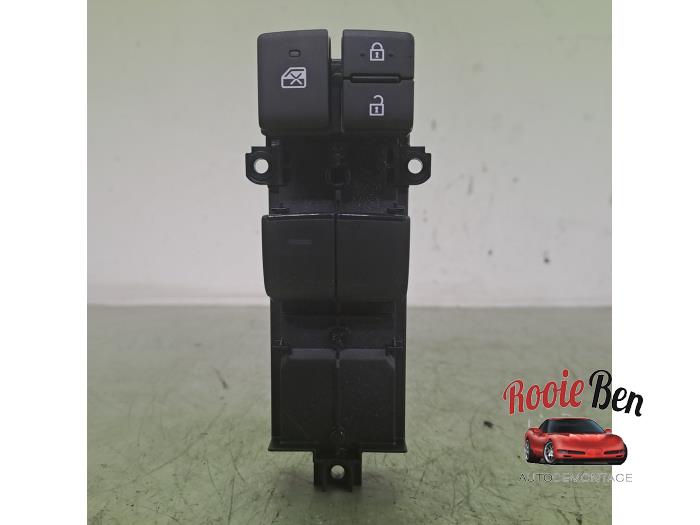 Usados Interruptor combinado de ventanillas Toyota Yaris IV (P21/PA1/PH1) 1.5 12V Hybrid 115 Precio € 50,00 Norma de margen ofrecido por Rooie Ben autodemontage