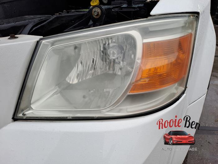 Używane Reflektor lewy Dodge Grand Caravan 4.0 Cena na żądanie oferowane przez Rooie Ben autodemontage