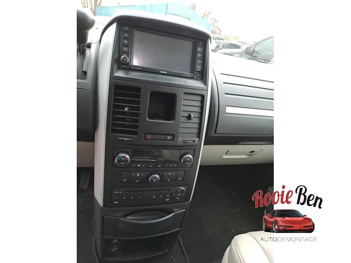 Używane Radio Dodge Grand Caravan 4.0 Cena na żądanie oferowane przez Rooie Ben autodemontage