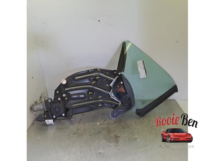 Usados Ventanilla triangular derecha detrás Ford Usa Mustang V Convertible 4.0 V6 Precio € 100,00 Norma de margen ofrecido por Rooie Ben autodemontage