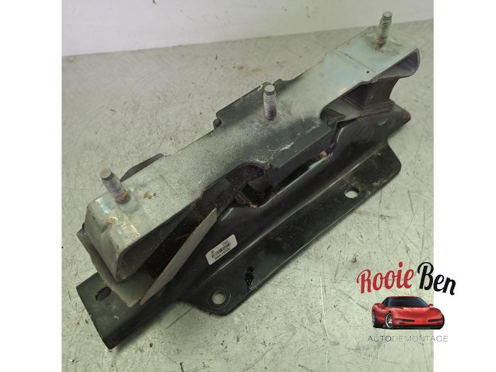 Usagé Support moteur Dodge 1500 Crew Cab (DS) 5.7 Hemi V8 4x4 Prix € 125,00 Règlement à la marge proposé par Rooie Ben autodemontage