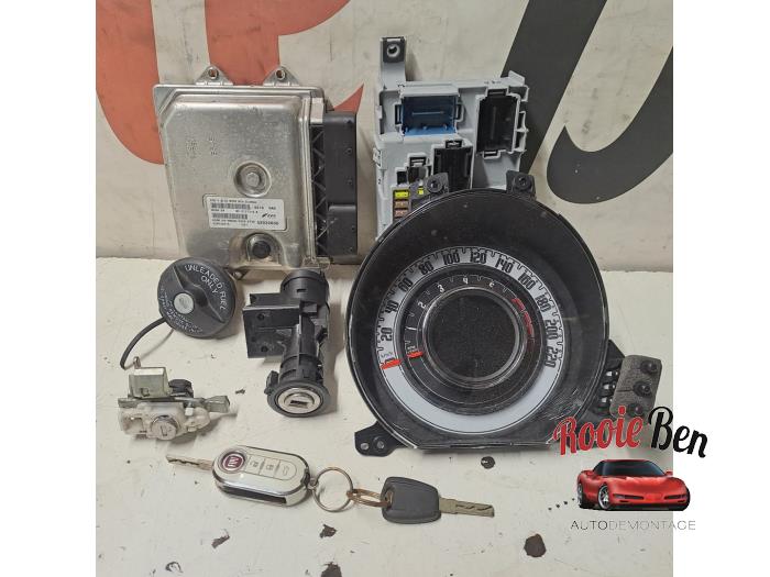Gebrauchte Schlossset Fiat 500 (312) 0.9 TwinAir 80 Preis € 250,00 Margenregelung angeboten von Rooie Ben autodemontage