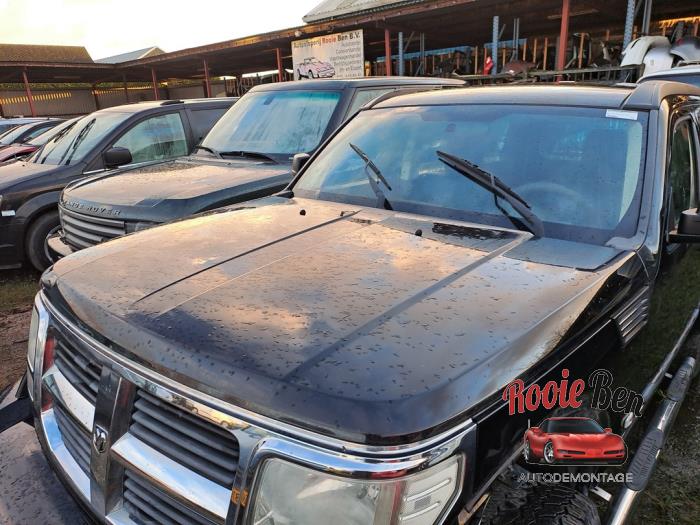 Używane Maska Dodge Nitro 3.7 STX V6 4x4 Autom. Cena € 150,00 Procedura marży oferowane przez Rooie Ben autodemontage