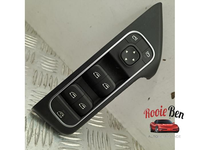 Używane Przelacznik combi okienny Mercedes B (W247) 2.0 B-200d Cena € 40,00 Procedura marży oferowane przez Rooie Ben autodemontage