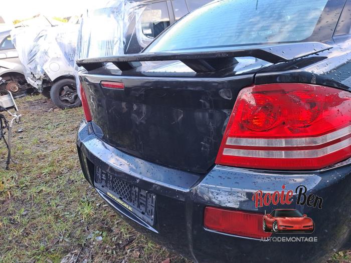 Używane Tylna klapa Dodge Avenger (JS) 2.0 16V Cena € 200,00 Procedura marży oferowane przez Rooie Ben autodemontage
