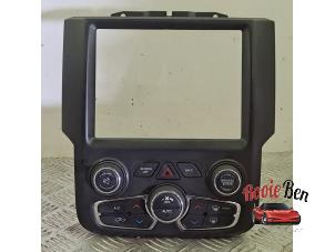 Gebrauchte Heizung Bedienpaneel Dodge 1500 Crew Cab (DS) 5.7 Hemi V8 4x4 Preis auf Anfrage angeboten von Rooie Ben autodemontage