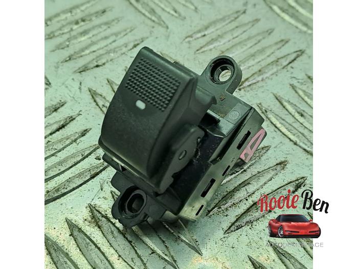 Usados Interruptor de ventanilla eléctrica Ford Ranger 3.2 TDCi 20V Precio € 10,00 Norma de margen ofrecido por Rooie Ben autodemontage