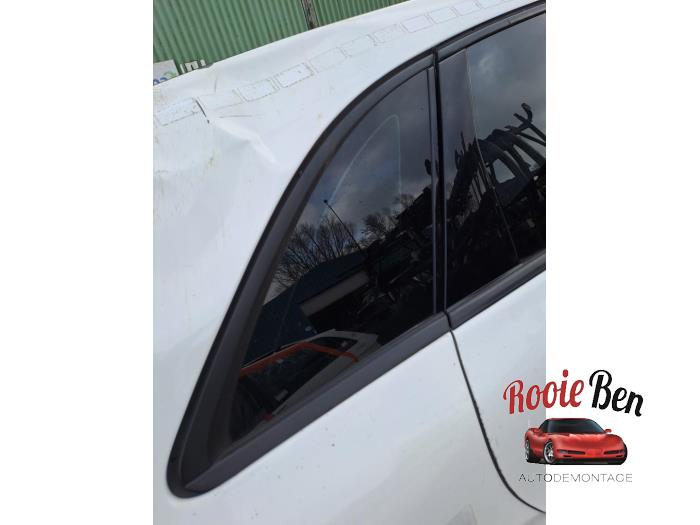Usados Ventanilla triangular derecha detrás Mercedes B (W246/W242) 2.2 B-220 CDI BlueEFFICIENCY,d 16V Precio € 100,00 Norma de margen ofrecido por Rooie Ben autodemontage