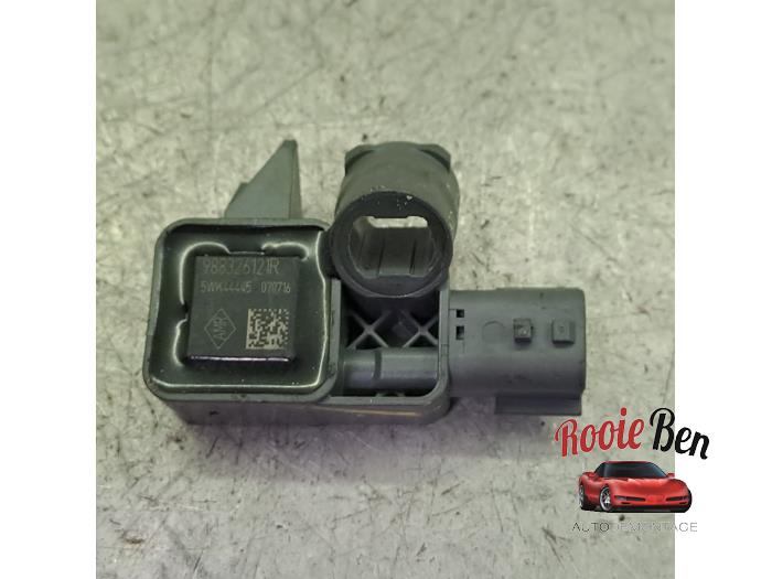 Begagnade Airbagsensor Renault Captur I (2R) 1.2 TCE 16V EDC Pris € 10,00 Marginaltabell erbjuds av Rooie Ben autodemontage