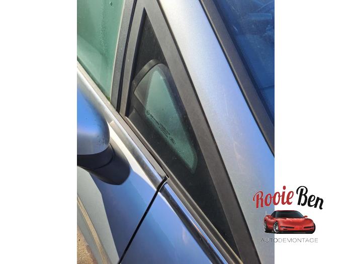 Usados Ventanilla triangular derecha delante Ford Fiesta 7 1.0 EcoBoost 12V 100 Precio € 50,00 Norma de margen ofrecido por Rooie Ben autodemontage