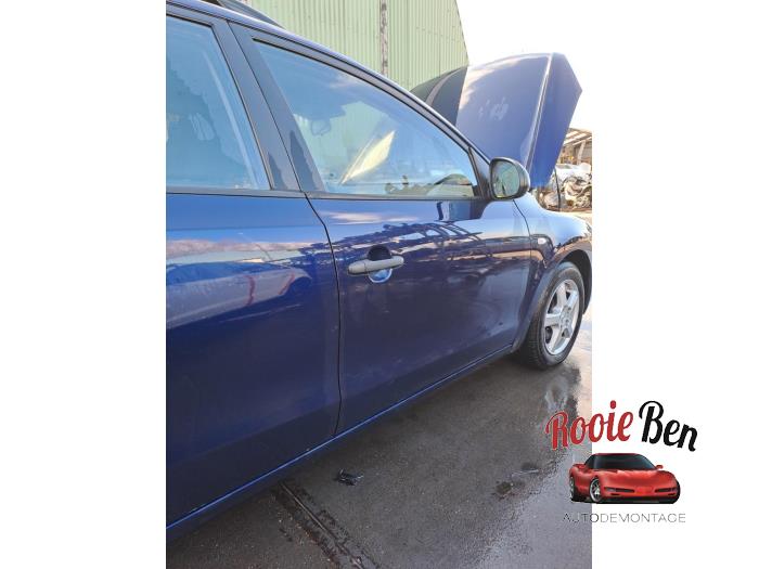 Vitre portière 4portes avant droite d'un Hyundai i30 Crosswagon (WWH) 1.4 CVVT 16V 2009