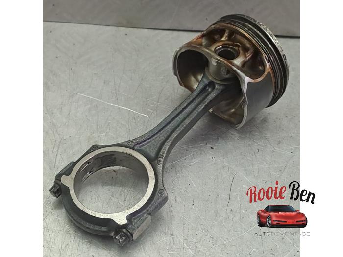 Usados Pistón Mercedes E (W213) E-200 2.0 Turbo 16V Precio € 40,00 Norma de margen ofrecido por Rooie Ben autodemontage