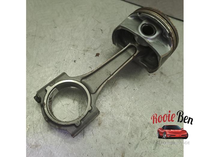 Usados Pistón Dodge 1500 Crew Cab (DS) 5.7 Hemi V8 4x4 Precio € 40,00 Norma de margen ofrecido por Rooie Ben autodemontage