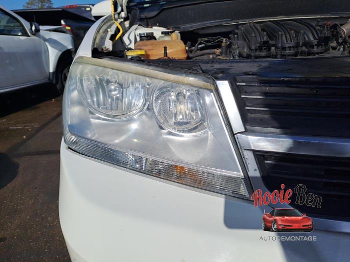 Używane Reflektor prawy Dodge Avenger (JS) 2.4 16V Cena € 75,00 Procedura marży oferowane przez Rooie Ben autodemontage