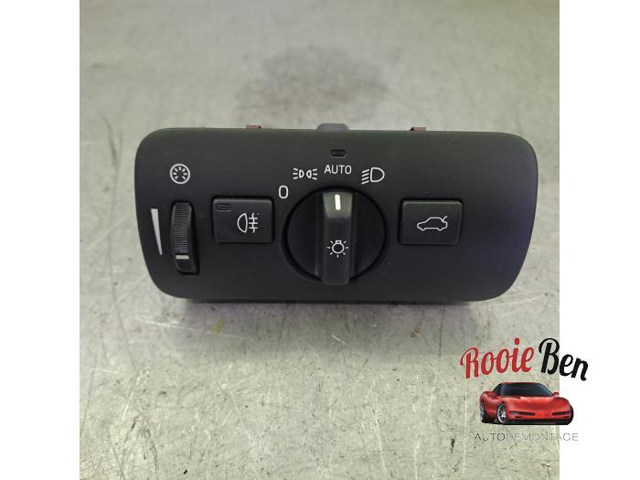Używane Przelacznik swiatel Volvo V40 (MV) 2.0 D3 16V Cena € 25,00 Procedura marży oferowane przez Rooie Ben autodemontage