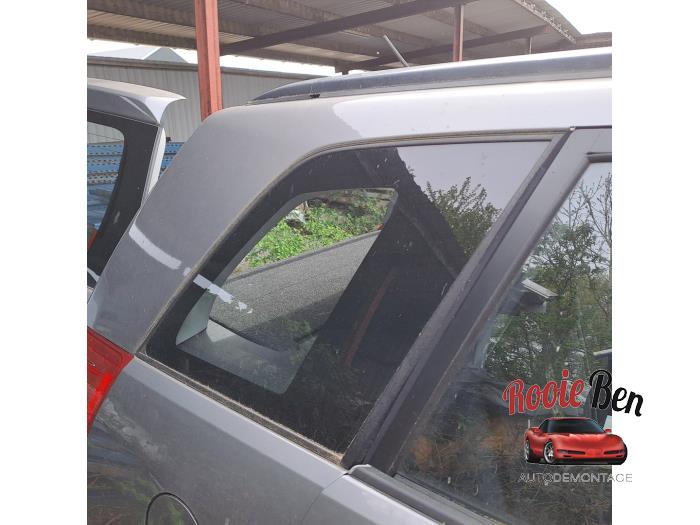 Usados Ventanilla triangular derecha detrás Suzuki Grand Vitara II (JT) 2.0 16V Precio € 50,00 Norma de margen ofrecido por Rooie Ben autodemontage