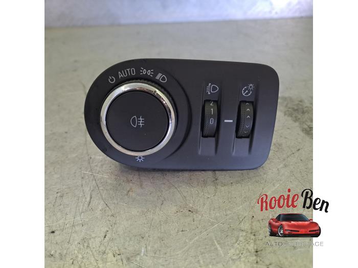 Używane Przelacznik swiatel Opel Adam 1.0 Ecotec 12V SIDI Turbo Cena € 25,00 Procedura marży oferowane przez Rooie Ben autodemontage