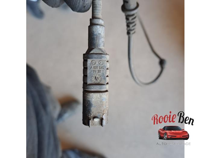 Begagnade ABS-sensor Mercedes B (W246/W242) 2.2 B-220 CDI BlueEFFICIENCY,d 16V Pris € 15,00 Marginaltabell erbjuds av Rooie Ben autodemontage