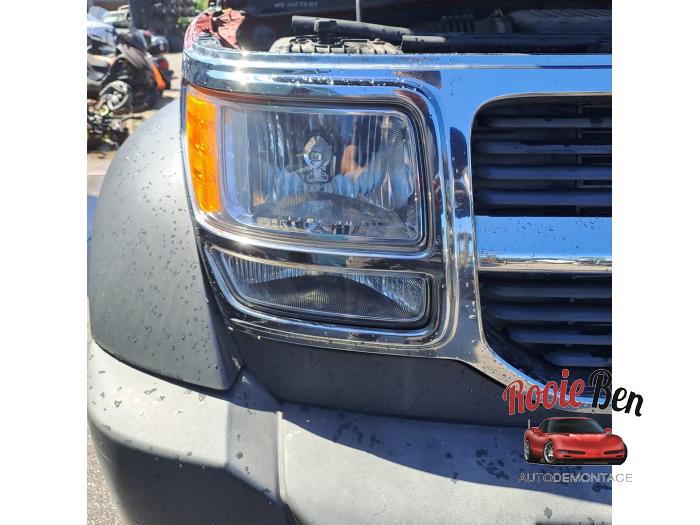 Używane Reflektor prawy Dodge Nitro 3.7 STX V6 4x4 Autom. Cena € 75,00 Procedura marży oferowane przez Rooie Ben autodemontage