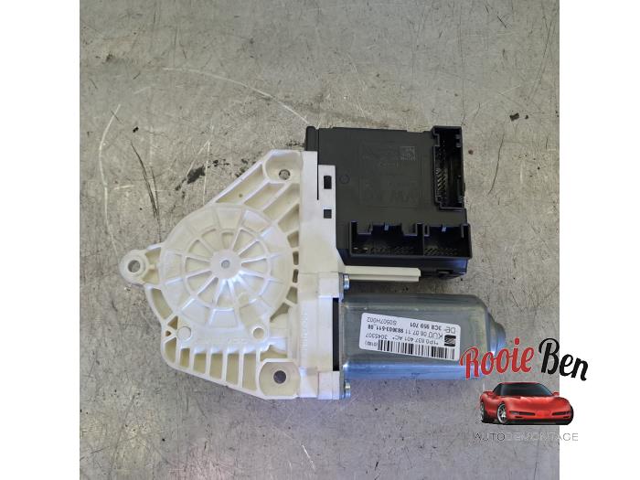 Usados Motor de ventanilla de puerta Seat Leon (1P1) 1.4 TSI 16V Precio € 14,00 Norma de margen ofrecido por Rooie Ben autodemontage