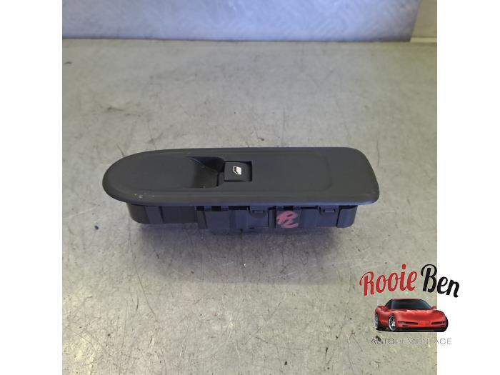 Usados Interruptor de ventanilla eléctrica Peugeot 308 SW (4E/H) 1.6 HDi 16V FAP Precio € 20,00 Norma de margen ofrecido por Rooie Ben autodemontage