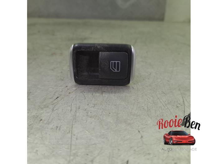 Usados Interruptor de ventanilla eléctrica Mercedes GLE (W166) 350d 3.0 V6 24V BlueTEC 4-Matic Precio € 10,00 Norma de margen ofrecido por Rooie Ben autodemontage