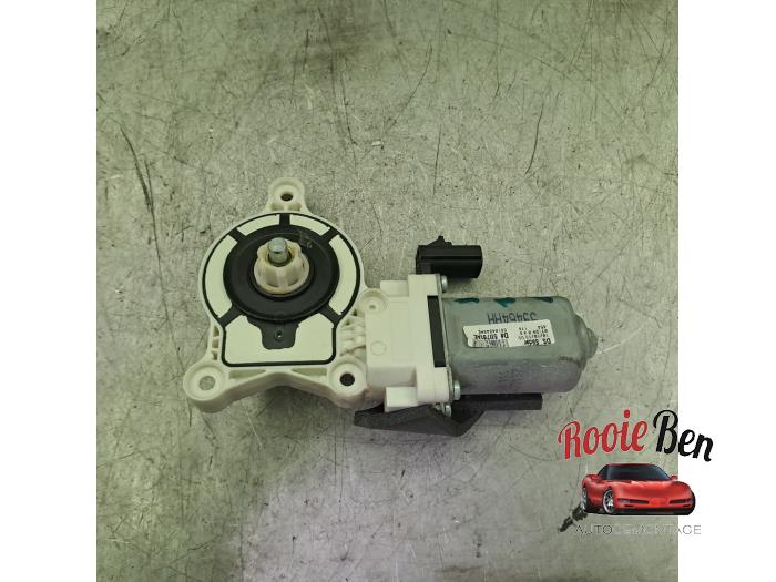 Usados Motor de ventanilla de puerta Dodge 1500 Crew Cab (DS) 5.7 Hemi V8 4x4 Precio € 50,00 Norma de margen ofrecido por Rooie Ben autodemontage