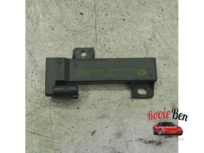 Używane Keyless Entry-Antena Dodge 1500 Crew Cab (DS) 5.7 Hemi V8 4x4 Cena € 20,00 Procedura marży oferowane przez Rooie Ben autodemontage