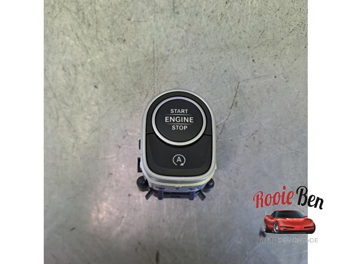 Usagé Commande start/stop Mercedes GLB (247.6) 1.3 GLB-200 Turbo 16V Prix € 25,00 Règlement à la marge proposé par Rooie Ben autodemontage