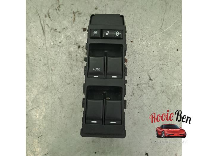 Usados Interruptor combinado de ventanillas Dodge Avenger (JS) 2.0 16V Precio € 50,00 Norma de margen ofrecido por Rooie Ben autodemontage