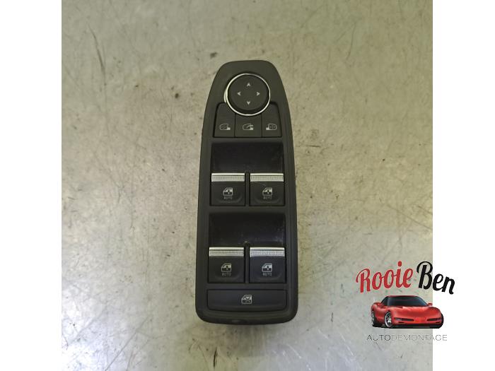 Usados Interruptor combinado de ventanillas Renault Arkana (RJLL) 1.6 E-Tech 145 16V Precio € 75,00 Norma de margen ofrecido por Rooie Ben autodemontage