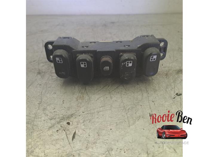 Usados Interruptor combinado de ventanillas Chevrolet HHR 2.4 16V Precio € 50,00 Norma de margen ofrecido por Rooie Ben autodemontage