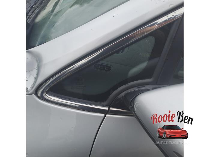 Usados Ventanilla triangular izquierda delante Kia Cee'd (JDB5) 1.6 GDI 16V Precio € 50,00 Norma de margen ofrecido por Rooie Ben autodemontage