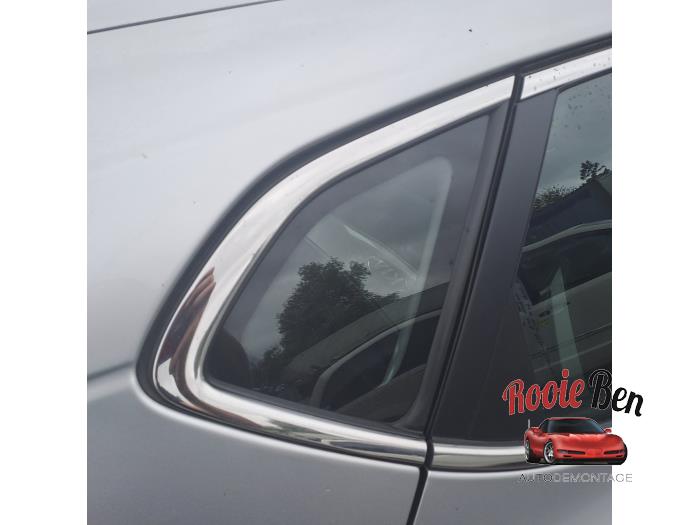 Usados Ventanilla triangular derecha detrás Kia Cee'd (JDB5) 1.6 GDI 16V Precio € 50,00 Norma de margen ofrecido por Rooie Ben autodemontage