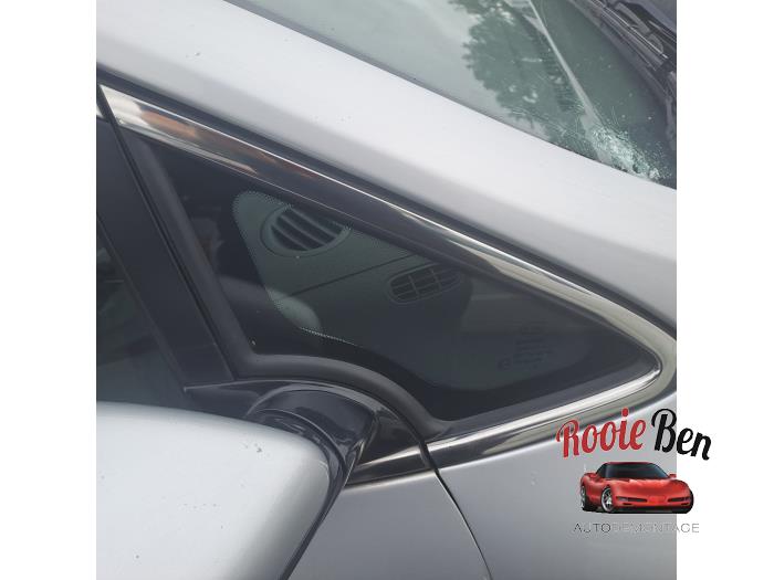 Usados Ventanilla triangular derecha delante Kia Cee'd (JDB5) 1.6 GDI 16V Precio € 50,00 Norma de margen ofrecido por Rooie Ben autodemontage