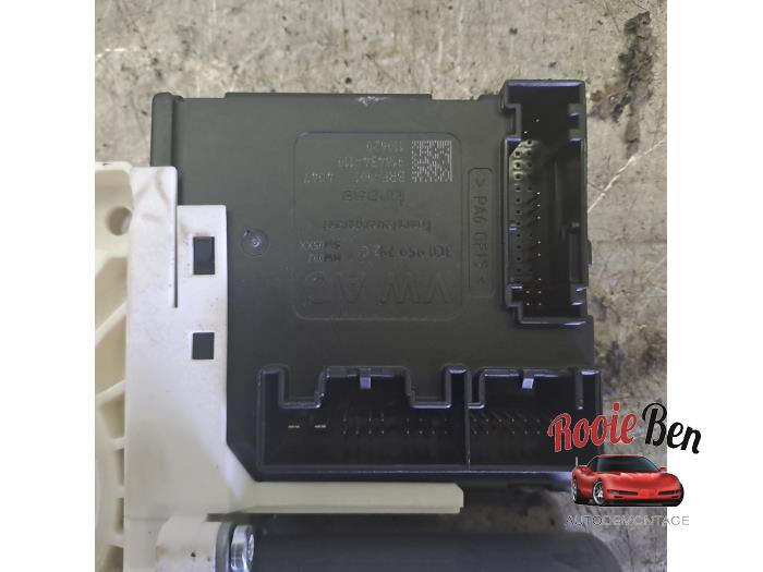 Usados Motor de ventanilla de puerta Seat Leon (1P1) 1.4 TSI 16V Precio € 14,00 Norma de margen ofrecido por Rooie Ben autodemontage