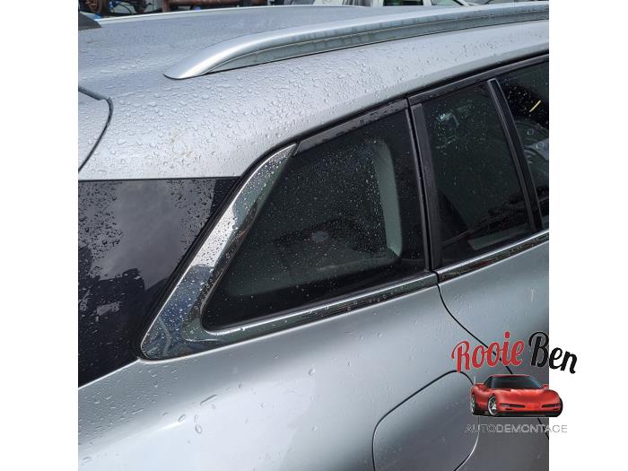 Usados Ventanilla triangular derecha detrás Renault Megane IV Estate (RFBK) 1.5 Energy dCi 110 Precio € 50,00 Norma de margen ofrecido por Rooie Ben autodemontage