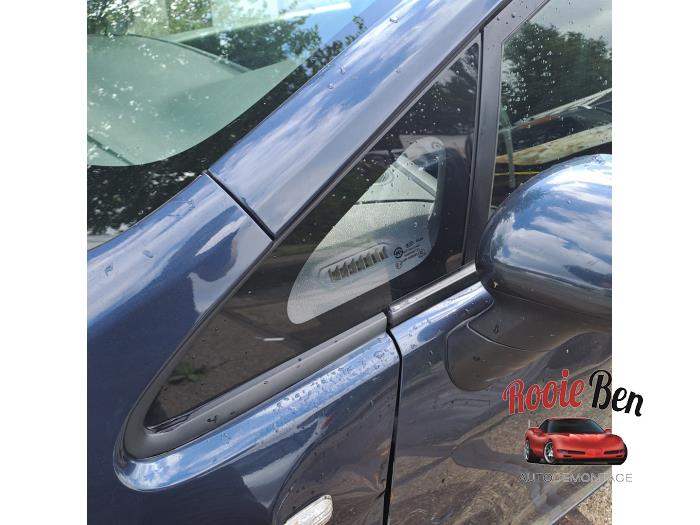 Usados Ventanilla triangular izquierda delante Kia Rio III (UB) 1.2 CVVT 16V Precio € 50,00 Norma de margen ofrecido por Rooie Ben autodemontage