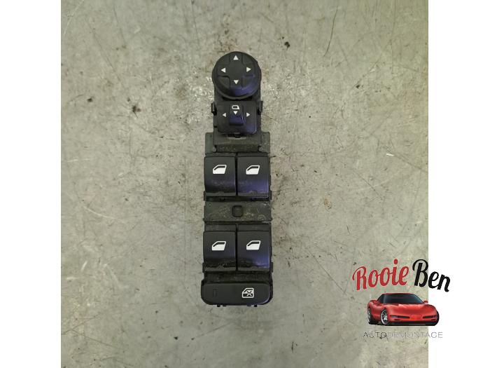 Usados Interruptor combinado de ventanillas Peugeot 208 II (UB/UH/UP) 1.2 Vti 12V PureTech 100 Precio € 40,00 Norma de margen ofrecido por Rooie Ben autodemontage