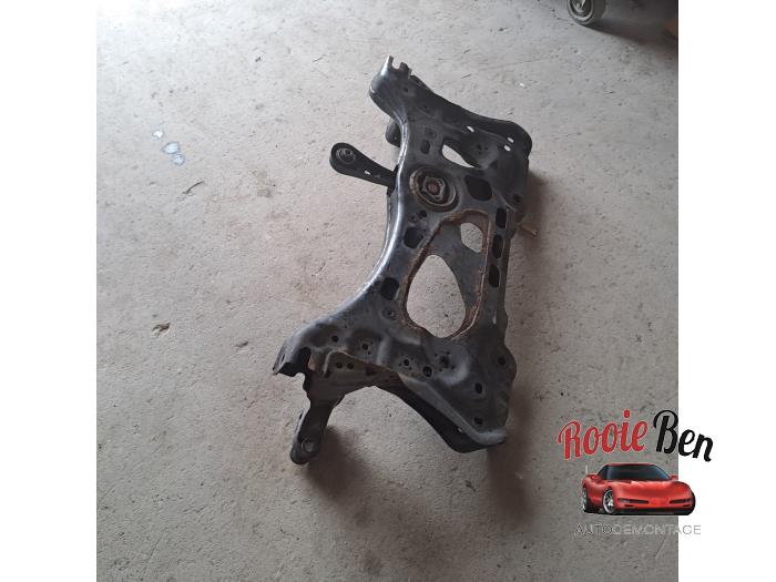 Subframe from a Seat Leon (5FB) 1.6 TDI Ecomotive 16V 2014