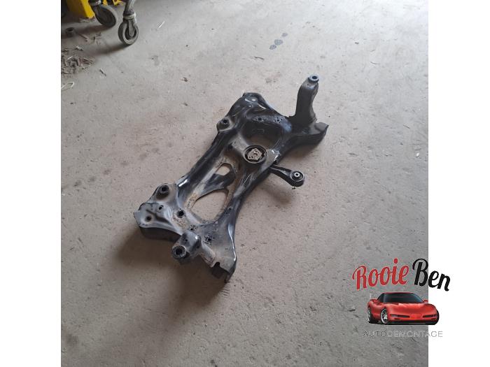 Subframe from a Seat Leon (5FB) 1.6 TDI Ecomotive 16V 2014