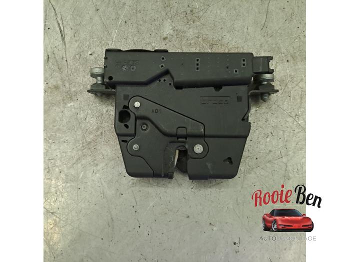 Tailgate lock