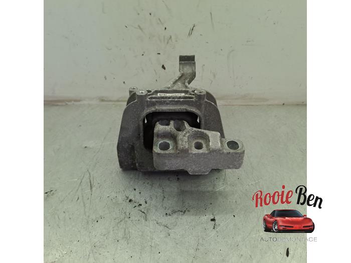 Used Engine mount Volkswagen Passat Variant (3G5) 1.6 TDI 16V Price € 25,00 Margin scheme offered by Rooie Ben autodemontage
