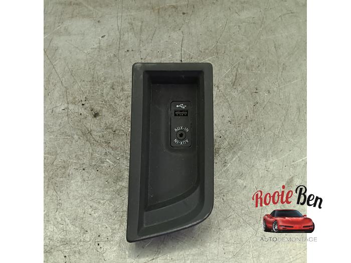 AUX in-socket connector