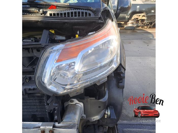 Używane Reflektor lewy Citroen C3 Picasso (SH) 1.4 16V VTI 95 Cena € 85,00 Procedura marży oferowane przez Rooie Ben autodemontage
