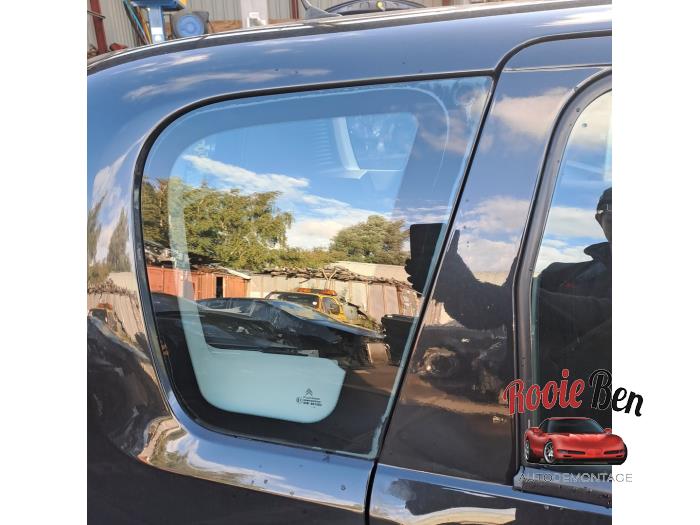 Usados Ventanilla triangular derecha detrás Citroen C3 Picasso (SH) 1.4 16V VTI 95 Precio € 50,00 Norma de margen ofrecido por Rooie Ben autodemontage