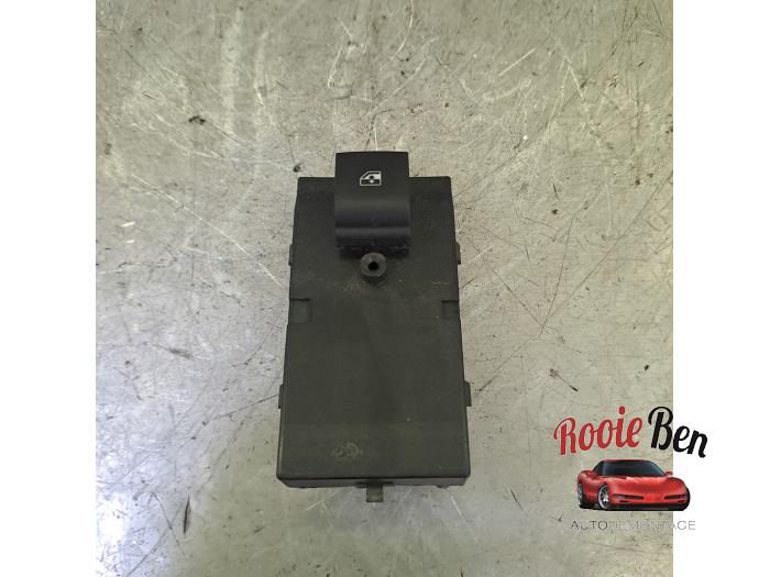 Usados Interruptor de ventanilla eléctrica Opel Meriva (B) 1.4 Turbo 16V ecoFLEX Precio € 15,00 Norma de margen ofrecido por Rooie Ben autodemontage