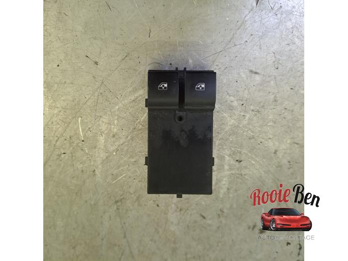 Usados Interruptor combinado de ventanillas Opel Meriva (B) 1.4 Turbo 16V ecoFLEX Precio € 10,00 Norma de margen ofrecido por Rooie Ben autodemontage