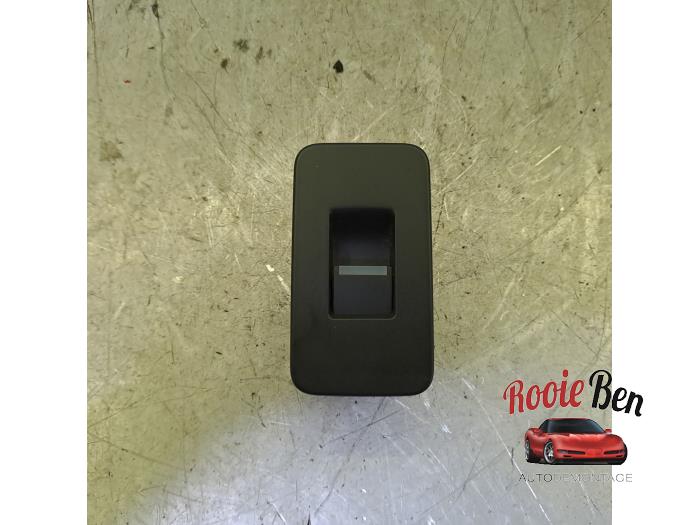 Usados Interruptor de ventanilla eléctrica Landrover Discovery Sport (LC) 2.0 TD4 150 16V Precio € 10,00 Norma de margen ofrecido por Rooie Ben autodemontage